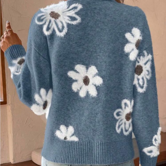 New V neck button down floral cardigan sweater - Picture 6 of 6